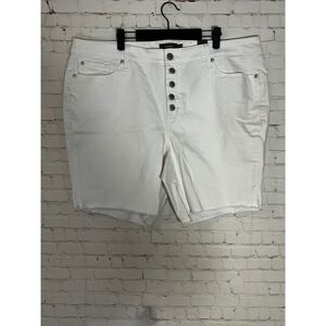 Torrid White Denim Bermuda Shorts High Rise Button Fly Raw Hem Size 20 NEW